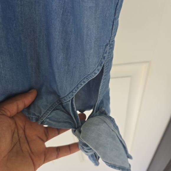 Michael Kors Chambray  Side Tie Blouse Sz XL Women Blue Lightweight Classic - Picture 6 of 11